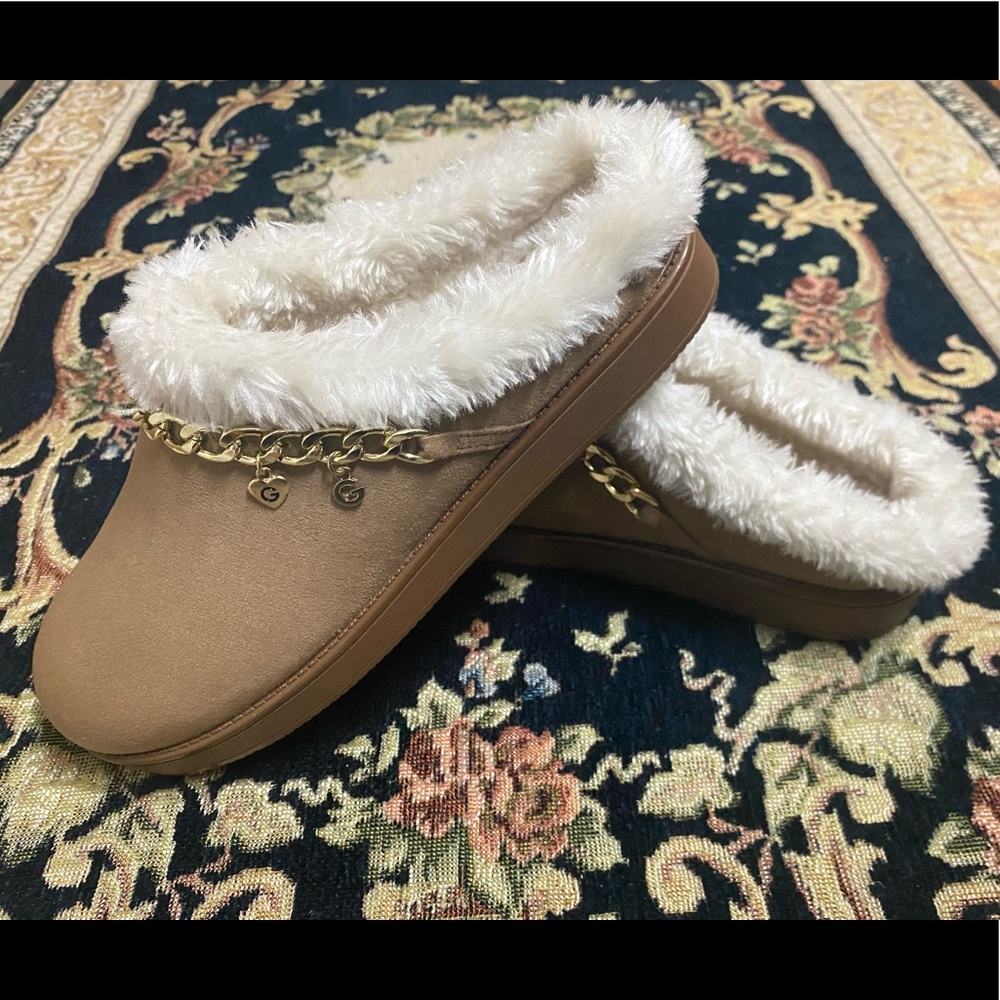 New GBG LOS ANGELES SLIPPERS SHOES size 8 GUESS